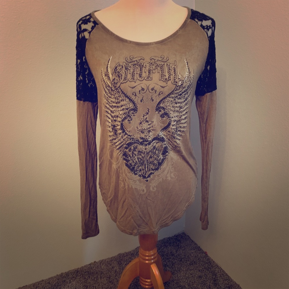 Flattering and comfortable tee
